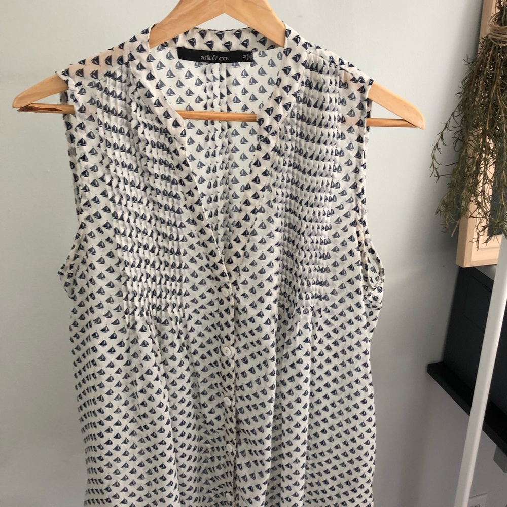 Ark&co. Button down sleeveless shirt